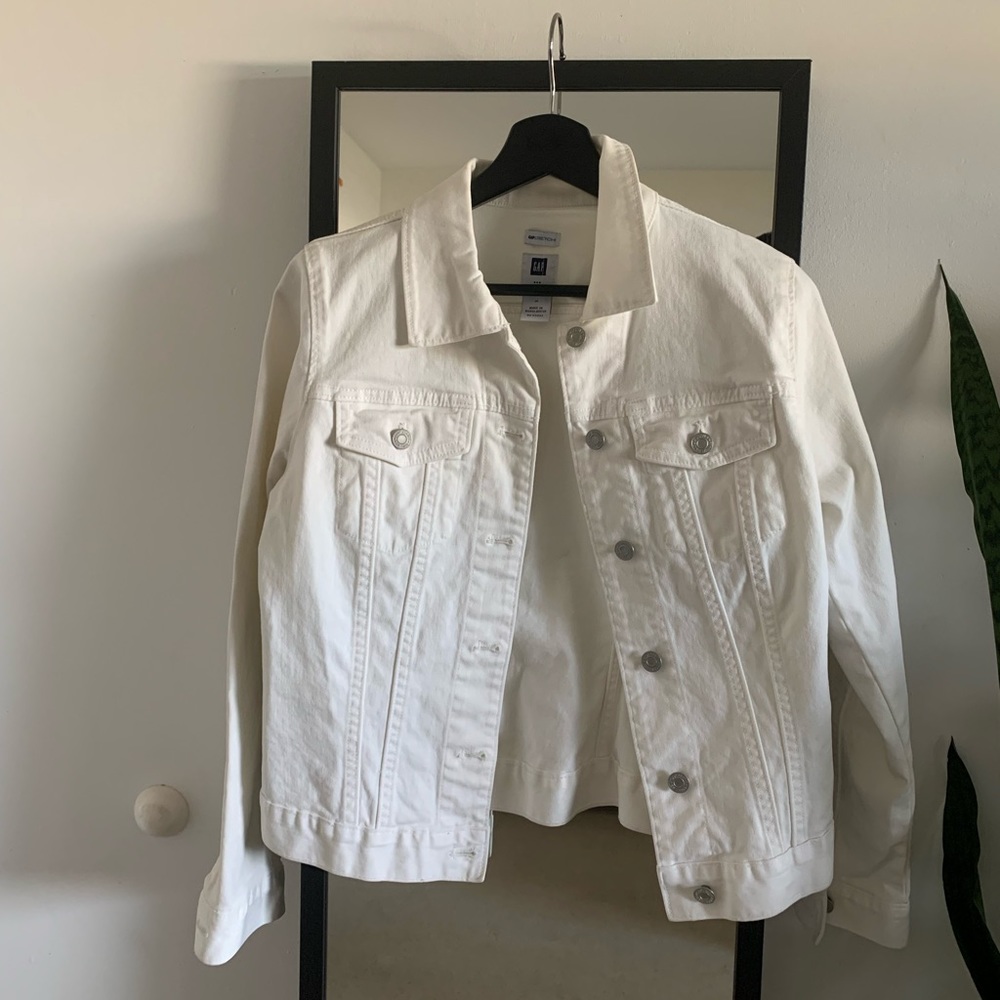 women’s white jacket